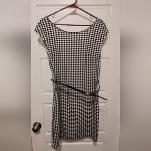 Suzy Shier Houndstooth knee-length dress with belt. Size M/L